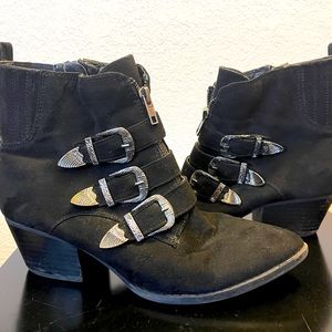 CARLOS SANTANA Suede Booties by Carlos Santana with Silver Hardware, size 9